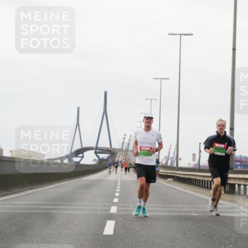 03.10.2025 - Köhlbrandbrückenlauf Matties Gatica Varas http://msf.ph/oto/9185697 03.10.2025 15:42:55 Position 3 80 meine-sportfotos.de