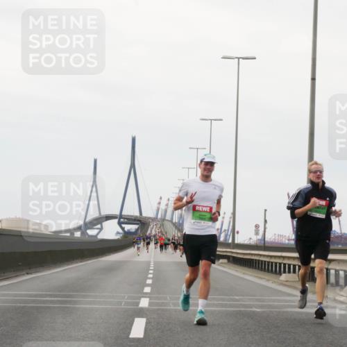 03.10.2025 - Köhlbrandbrückenlauf Matties Gatica Varas http://msf.ph/oto/9185699 03.10.2025 15:42:55 Position 3 0664 meine-sportfotos.de