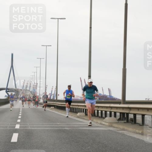 03.10.2025 - Köhlbrandbrückenlauf Matties Gatica Varas http://msf.ph/oto/9185707 03.10.2025 15:43:06 Position 3  meine-sportfotos.de
