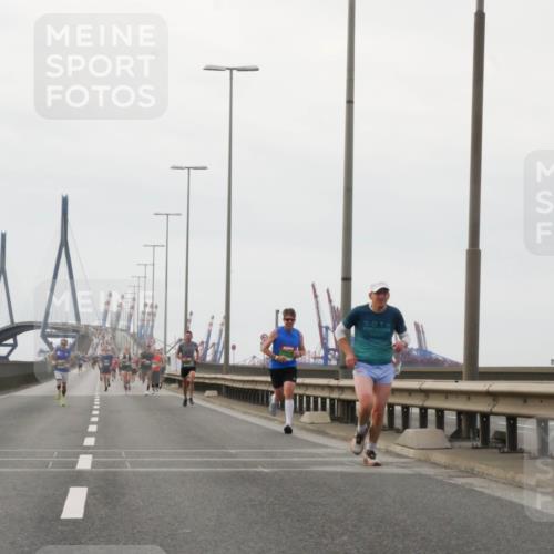 03.10.2025 - Köhlbrandbrückenlauf Matties Gatica Varas http://msf.ph/oto/9185710 03.10.2025 15:43:07 Position 3  meine-sportfotos.de