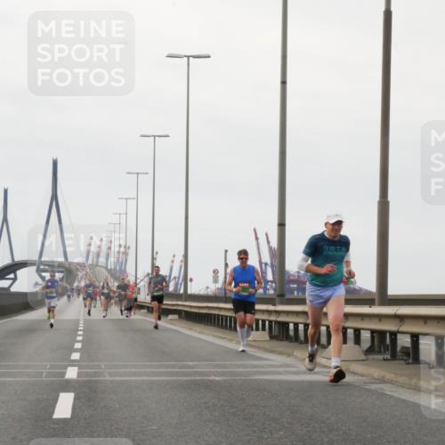 03.10.2025 - Köhlbrandbrückenlauf Matties Gatica Varas http://msf.ph/oto/9185711 03.10.2025 15:43:07 Position 3  meine-sportfotos.de
