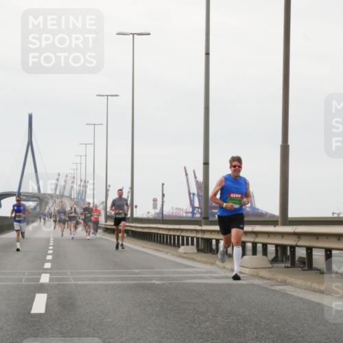 03.10.2025 - Köhlbrandbrückenlauf Matties Gatica Varas http://msf.ph/oto/9185714 03.10.2025 15:43:10 Position 3  meine-sportfotos.de