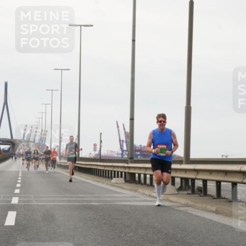 03.10.2025 - Köhlbrandbrückenlauf Matties Gatica Varas http://msf.ph/oto/9185715 03.10.2025 15:43:10 Position 3  meine-sportfotos.de