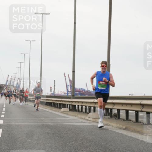 03.10.2025 - Köhlbrandbrückenlauf Matties Gatica Varas http://msf.ph/oto/9185718 03.10.2025 15:43:11 Position 3  meine-sportfotos.de