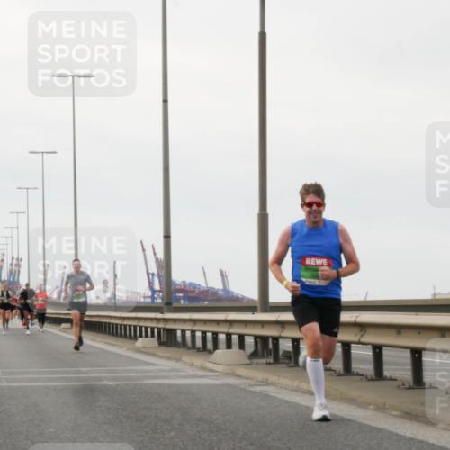 03.10.2025 - Köhlbrandbrückenlauf Matties Gatica Varas http://msf.ph/oto/9185723 03.10.2025 15:43:12 Position 3  meine-sportfotos.de