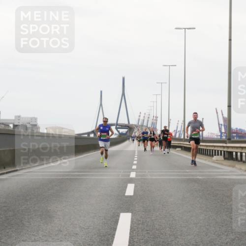 03.10.2025 - Köhlbrandbrückenlauf Matties Gatica Varas http://msf.ph/oto/9185724 03.10.2025 15:43:13 Position 3  meine-sportfotos.de