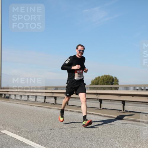 03.10.2025 - Köhlbrandbrückenlauf Yannick Fuchs http://msf.ph/oto/9185728 03.10.2025 11:43:39 Position 3  meine-sportfotos.de