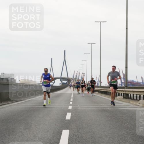03.10.2025 - Köhlbrandbrückenlauf Matties Gatica Varas http://msf.ph/oto/9185731 03.10.2025 15:43:14 Position 3  meine-sportfotos.de