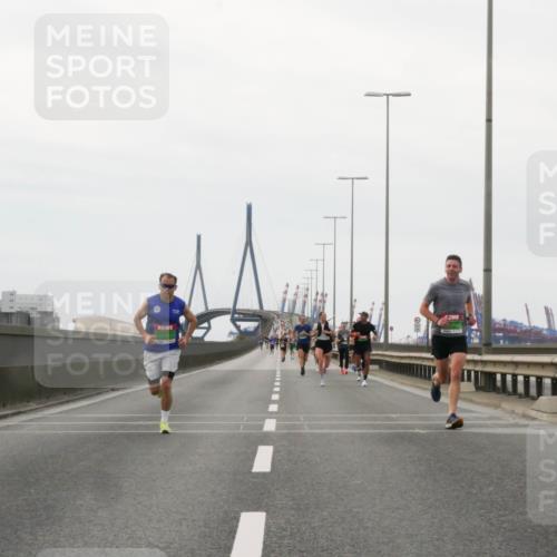 03.10.2025 - Köhlbrandbrückenlauf Matties Gatica Varas http://msf.ph/oto/9185734 03.10.2025 15:43:15 Position 3  meine-sportfotos.de
