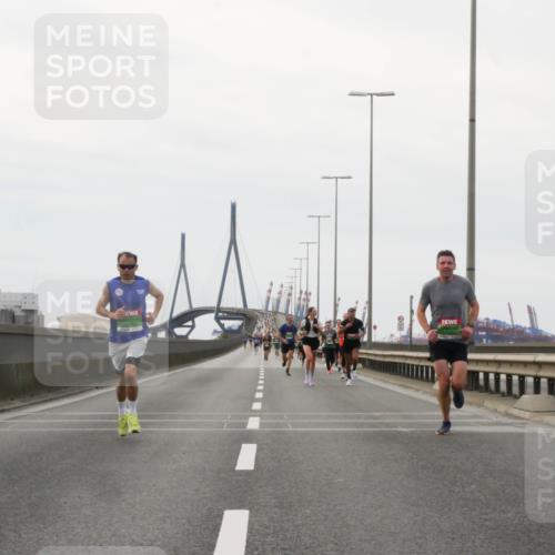 03.10.2025 - Köhlbrandbrückenlauf Matties Gatica Varas http://msf.ph/oto/9185736 03.10.2025 15:43:15 Position 3  meine-sportfotos.de