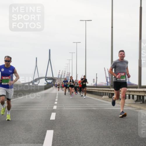 03.10.2025 - Köhlbrandbrückenlauf Matties Gatica Varas http://msf.ph/oto/9185740 03.10.2025 15:43:16 Position 3  meine-sportfotos.de