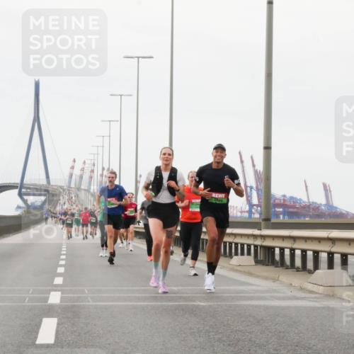 03.10.2025 - Köhlbrandbrückenlauf Matties Gatica Varas http://msf.ph/oto/9185745 03.10.2025 15:43:20 Position 3  meine-sportfotos.de