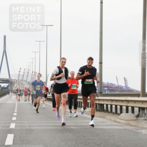 03.10.2025 - Köhlbrandbrückenlauf Matties Gatica Varas http://msf.ph/oto/9185747 03.10.2025 15:43:21 Position 3  meine-sportfotos.de
