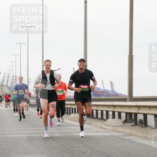 03.10.2025 - Köhlbrandbrückenlauf Matties Gatica Varas http://msf.ph/oto/9185749 03.10.2025 15:43:21 Position 3  meine-sportfotos.de
