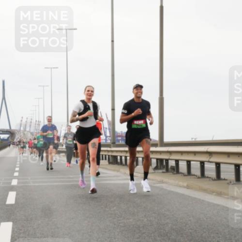 03.10.2025 - Köhlbrandbrückenlauf Matties Gatica Varas http://msf.ph/oto/9185754 03.10.2025 15:43:22 Position 3  meine-sportfotos.de