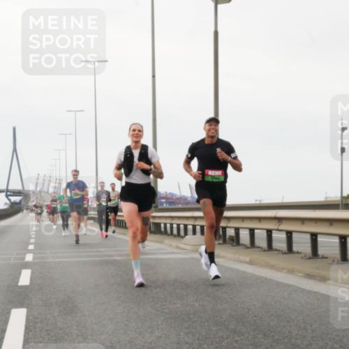 03.10.2025 - Köhlbrandbrückenlauf Matties Gatica Varas http://msf.ph/oto/9185756 03.10.2025 15:43:23 Position 3  meine-sportfotos.de