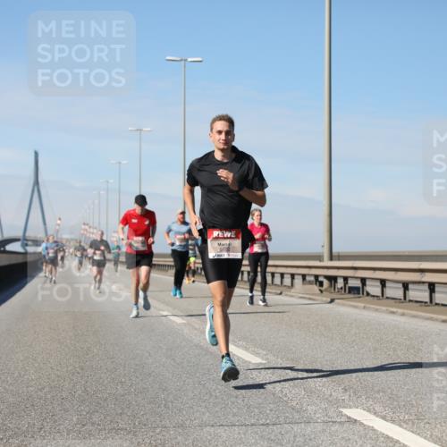 03.10.2025 - Köhlbrandbrückenlauf Yannick Fuchs http://msf.ph/oto/9185759 03.10.2025 11:43:41 Position 3 6732 meine-sportfotos.de