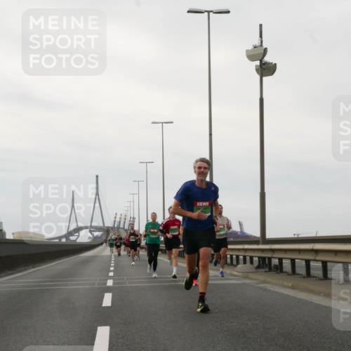 03.10.2025 - Köhlbrandbrückenlauf Matties Gatica Varas http://msf.ph/oto/9185766 03.10.2025 15:43:27 Position 3  meine-sportfotos.de