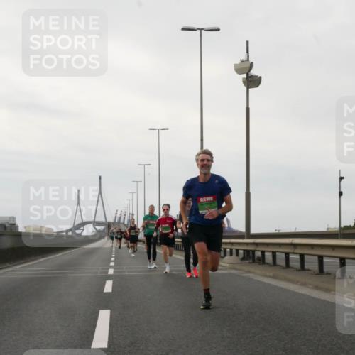 03.10.2025 - Köhlbrandbrückenlauf Matties Gatica Varas http://msf.ph/oto/9185768 03.10.2025 15:43:27 Position 3 810 meine-sportfotos.de
