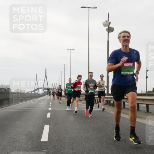 03.10.2025 - Köhlbrandbrückenlauf Matties Gatica Varas http://msf.ph/oto/9185772 03.10.2025 15:43:28 Position 3 7087 meine-sportfotos.de
