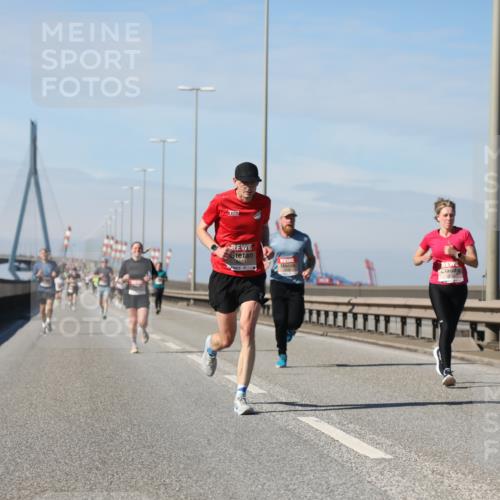 03.10.2025 - Köhlbrandbrückenlauf Yannick Fuchs http://msf.ph/oto/9185774 03.10.2025 11:43:42 Position 3 254 meine-sportfotos.de