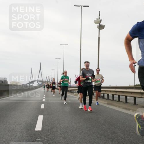 03.10.2025 - Köhlbrandbrückenlauf Matties Gatica Varas http://msf.ph/oto/9185775 03.10.2025 15:43:29 Position 3 7087 meine-sportfotos.de