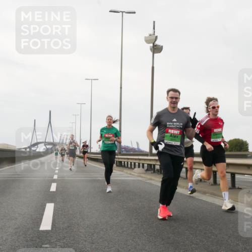 03.10.2025 - Köhlbrandbrückenlauf Matties Gatica Varas http://msf.ph/oto/9185779 03.10.2025 15:43:30 Position 3 9340 meine-sportfotos.de