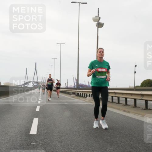 03.10.2025 - Köhlbrandbrückenlauf Matties Gatica Varas http://msf.ph/oto/9185785 03.10.2025 15:43:31 Position 3 9438 meine-sportfotos.de