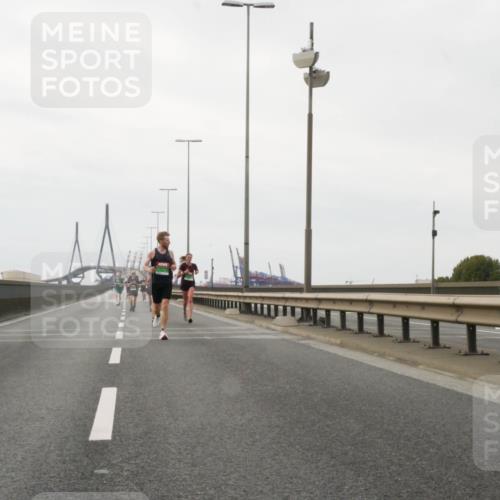 03.10.2025 - Köhlbrandbrückenlauf Matties Gatica Varas http://msf.ph/oto/9185790 03.10.2025 15:43:33 Position 3  meine-sportfotos.de