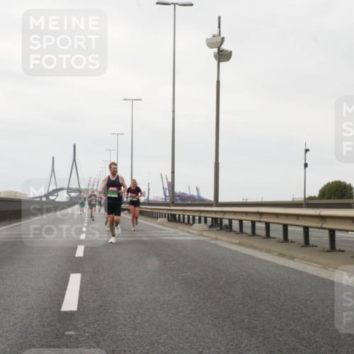 03.10.2025 - Köhlbrandbrückenlauf Matties Gatica Varas http://msf.ph/oto/9185792 03.10.2025 15:43:33 Position 3  meine-sportfotos.de