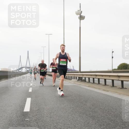 03.10.2025 - Köhlbrandbrückenlauf Matties Gatica Varas http://msf.ph/oto/9185793 03.10.2025 15:43:35 Position 3  meine-sportfotos.de