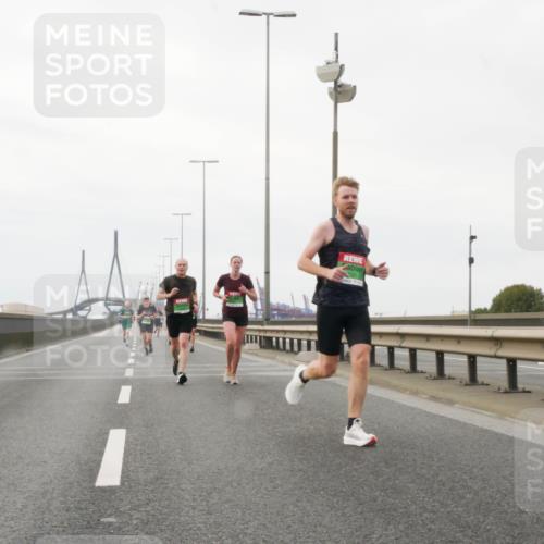 03.10.2025 - Köhlbrandbrückenlauf Matties Gatica Varas http://msf.ph/oto/9185796 03.10.2025 15:43:36 Position 3  meine-sportfotos.de