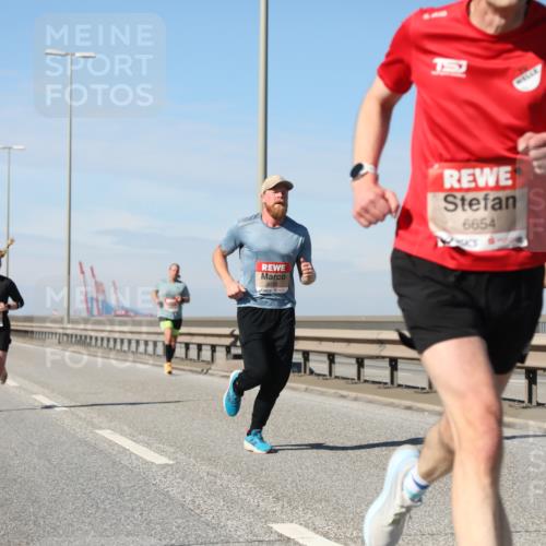 03.10.2025 - Köhlbrandbrückenlauf Yannick Fuchs http://msf.ph/oto/9185804 03.10.2025 11:43:45 Position 3 6654, 6254 meine-sportfotos.de