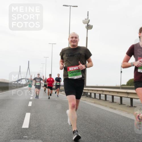 03.10.2025 - Köhlbrandbrückenlauf Matties Gatica Varas http://msf.ph/oto/9185810 03.10.2025 15:43:39 Position 3 9087, 7051 meine-sportfotos.de