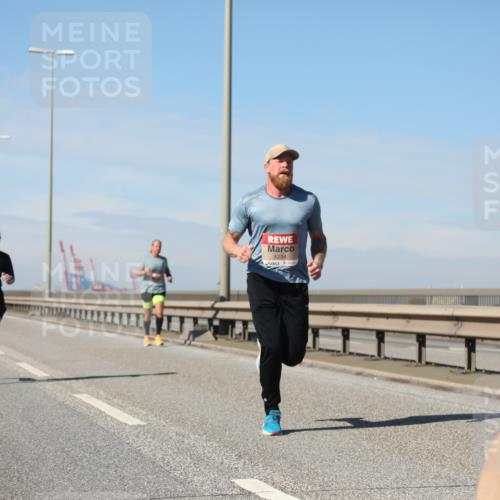 03.10.2025 - Köhlbrandbrückenlauf Yannick Fuchs http://msf.ph/oto/9185811 03.10.2025 11:43:45 Position 3 4234 meine-sportfotos.de