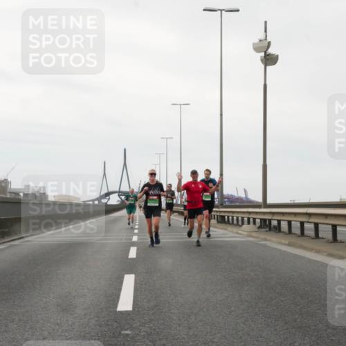03.10.2025 - Köhlbrandbrückenlauf Matties Gatica Varas http://msf.ph/oto/9185815 03.10.2025 15:43:40 Position 3  meine-sportfotos.de