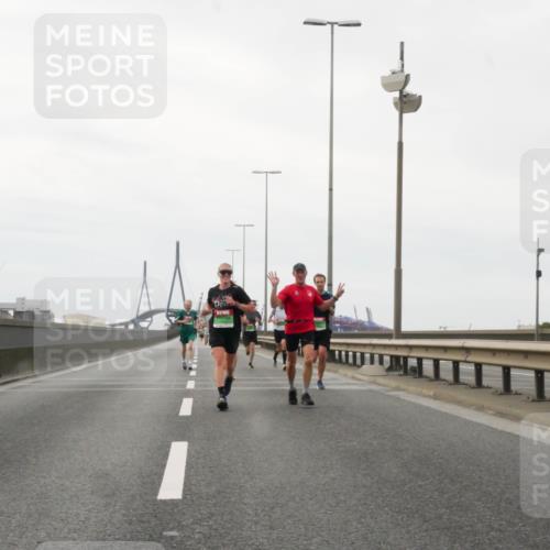 03.10.2025 - Köhlbrandbrückenlauf Matties Gatica Varas http://msf.ph/oto/9185817 03.10.2025 15:43:40 Position 3  meine-sportfotos.de