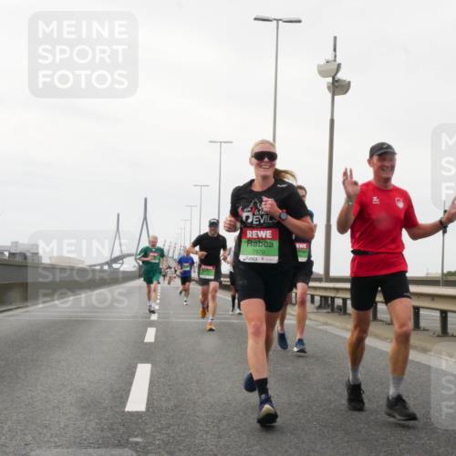 03.10.2025 - Köhlbrandbrückenlauf Matties Gatica Varas http://msf.ph/oto/9185826 03.10.2025 15:43:42 Position 3 6, 66, 7570 meine-sportfotos.de