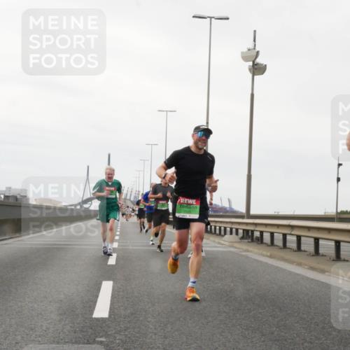 03.10.2025 - Köhlbrandbrückenlauf Matties Gatica Varas http://msf.ph/oto/9185836 03.10.2025 15:43:44 Position 3 7535 meine-sportfotos.de