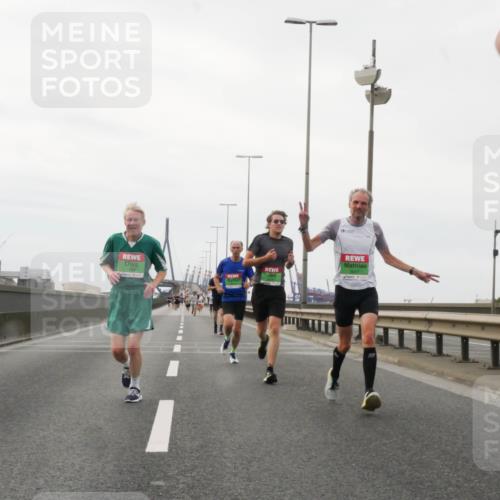 03.10.2025 - Köhlbrandbrückenlauf Matties Gatica Varas http://msf.ph/oto/9185843 03.10.2025 15:43:46 Position 3  meine-sportfotos.de