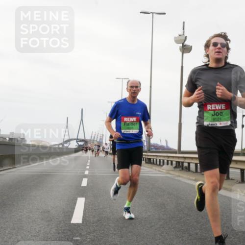 03.10.2025 - Köhlbrandbrückenlauf Matties Gatica Varas http://msf.ph/oto/9185852 03.10.2025 15:43:48 Position 3 9226, 9521 meine-sportfotos.de
