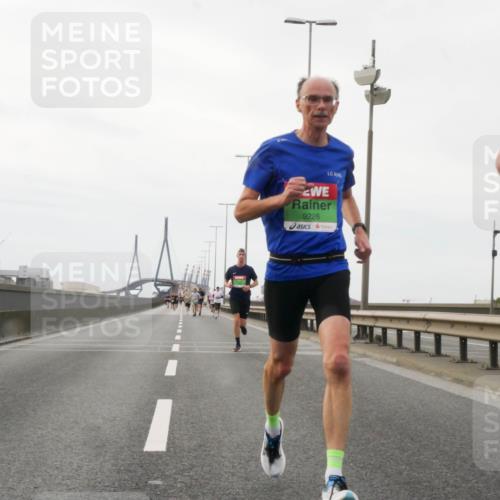 03.10.2025 - Köhlbrandbrückenlauf Matties Gatica Varas http://msf.ph/oto/9185854 03.10.2025 15:43:48 Position 3 9226 meine-sportfotos.de