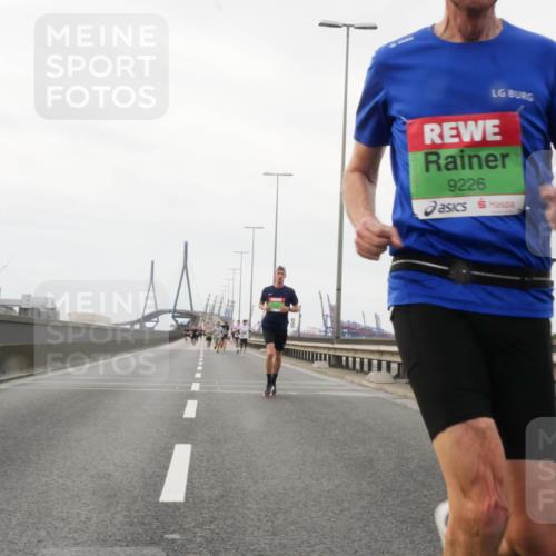 03.10.2025 - Köhlbrandbrückenlauf Matties Gatica Varas http://msf.ph/oto/9185857 03.10.2025 15:43:49 Position 3 4, 9226 meine-sportfotos.de