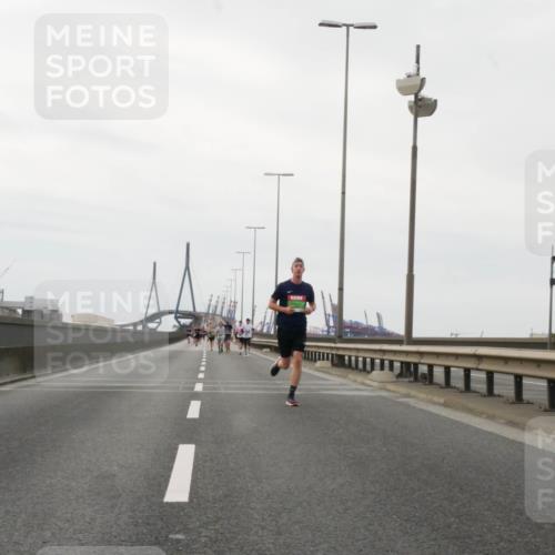03.10.2025 - Köhlbrandbrückenlauf Matties Gatica Varas http://msf.ph/oto/9185859 03.10.2025 15:43:49 Position 3  meine-sportfotos.de
