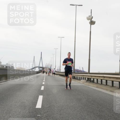 03.10.2025 - Köhlbrandbrückenlauf Matties Gatica Varas http://msf.ph/oto/9185862 03.10.2025 15:43:50 Position 3  meine-sportfotos.de