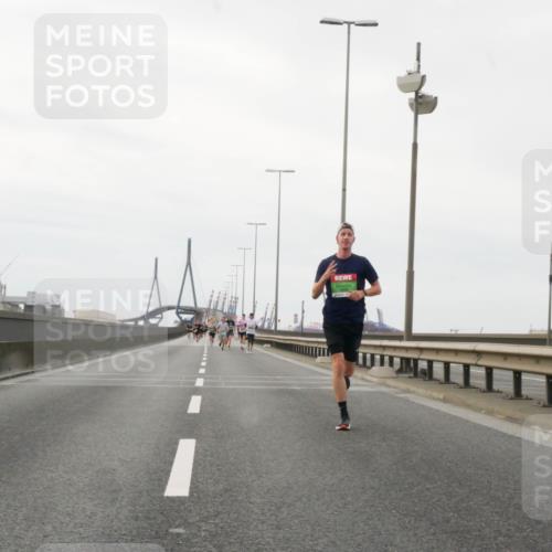 03.10.2025 - Köhlbrandbrückenlauf Matties Gatica Varas http://msf.ph/oto/9185863 03.10.2025 15:43:50 Position 3  meine-sportfotos.de