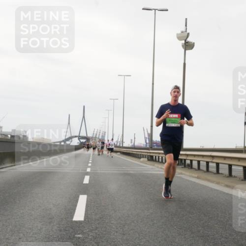 03.10.2025 - Köhlbrandbrückenlauf Matties Gatica Varas http://msf.ph/oto/9185865 03.10.2025 15:43:51 Position 3  meine-sportfotos.de