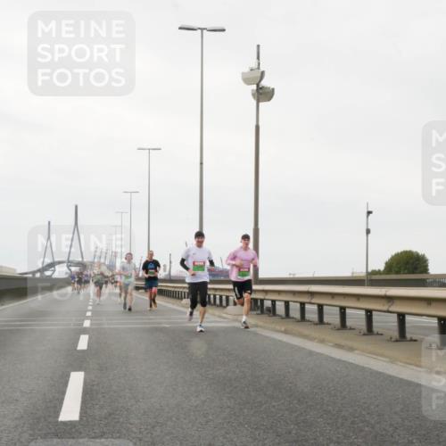 03.10.2025 - Köhlbrandbrückenlauf Matties Gatica Varas http://msf.ph/oto/9185868 03.10.2025 15:43:59 Position 3  meine-sportfotos.de