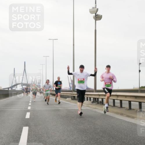 03.10.2025 - Köhlbrandbrückenlauf Matties Gatica Varas http://msf.ph/oto/9185872 03.10.2025 15:44:00 Position 3  meine-sportfotos.de