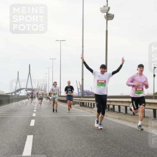 03.10.2025 - Köhlbrandbrückenlauf Matties Gatica Varas http://msf.ph/oto/9185875 03.10.2025 15:44:00 Position 3  meine-sportfotos.de